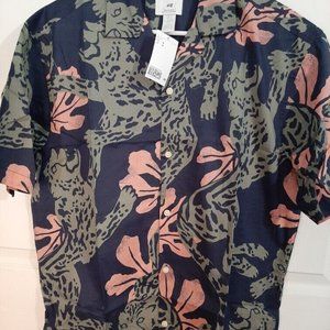H&M Mens Regular Fit Resort Shirt size Medium Dark Blue Patteren